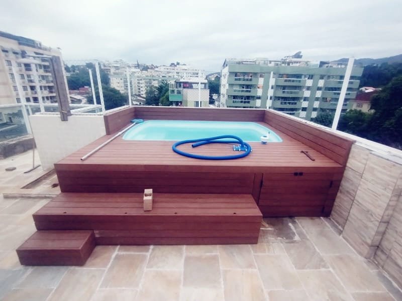 Mesmo deck de piscina refeito com EcoDeck Supremo, Freguesia, Rio de Janeiro